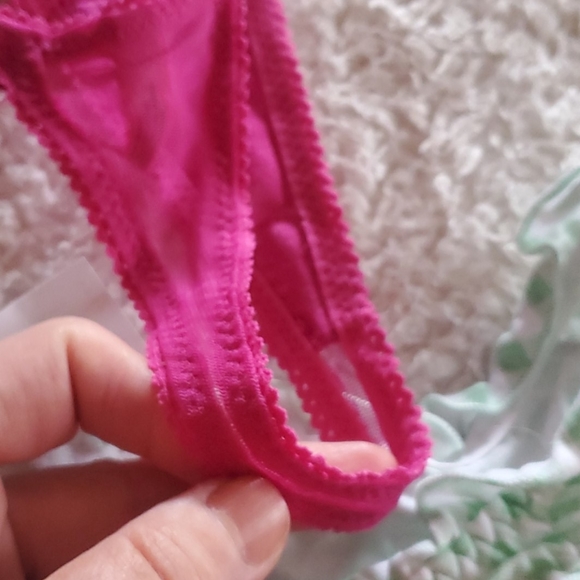 ●SOLD●Bundle pink zebra sequin green thongs - Picture 9 of 9